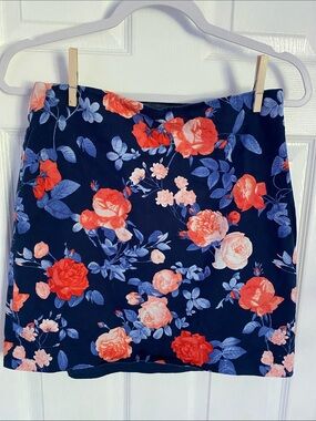 🚨Priced for quick sale🚨 Talbots Navy Mini Skirt with Coral and Blush Floral Prin